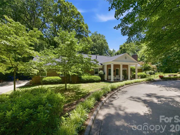 455 Heathcote Dr, Statesville, NC 28677