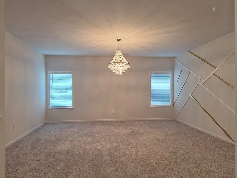 160 Marion Dr — Photo 36
