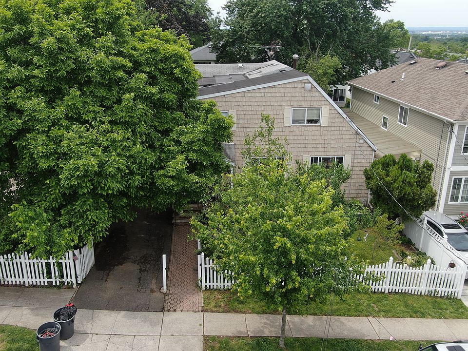 1st image of 186 Roosevelt Ave