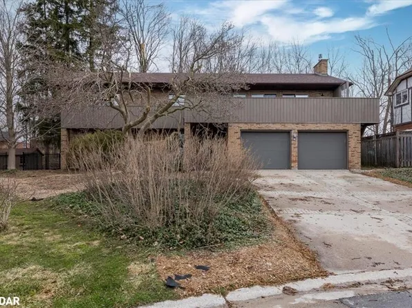 8 White Pine Pl, Barrie, ON L4M 5L7