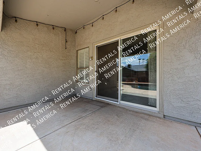 2211 W Olive Way — Photo 36