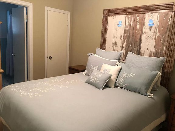 Private Mother-In-Law Suite (queen size)