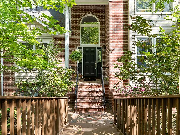 3rd image of 205 Glenview Pl