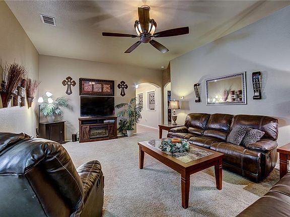 5th image of 10409 Manhassett Dr