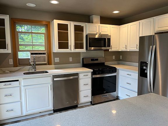 5th image of 1807 Larch Way #B