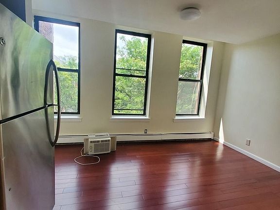 3rd image of 617 Halsey St #2