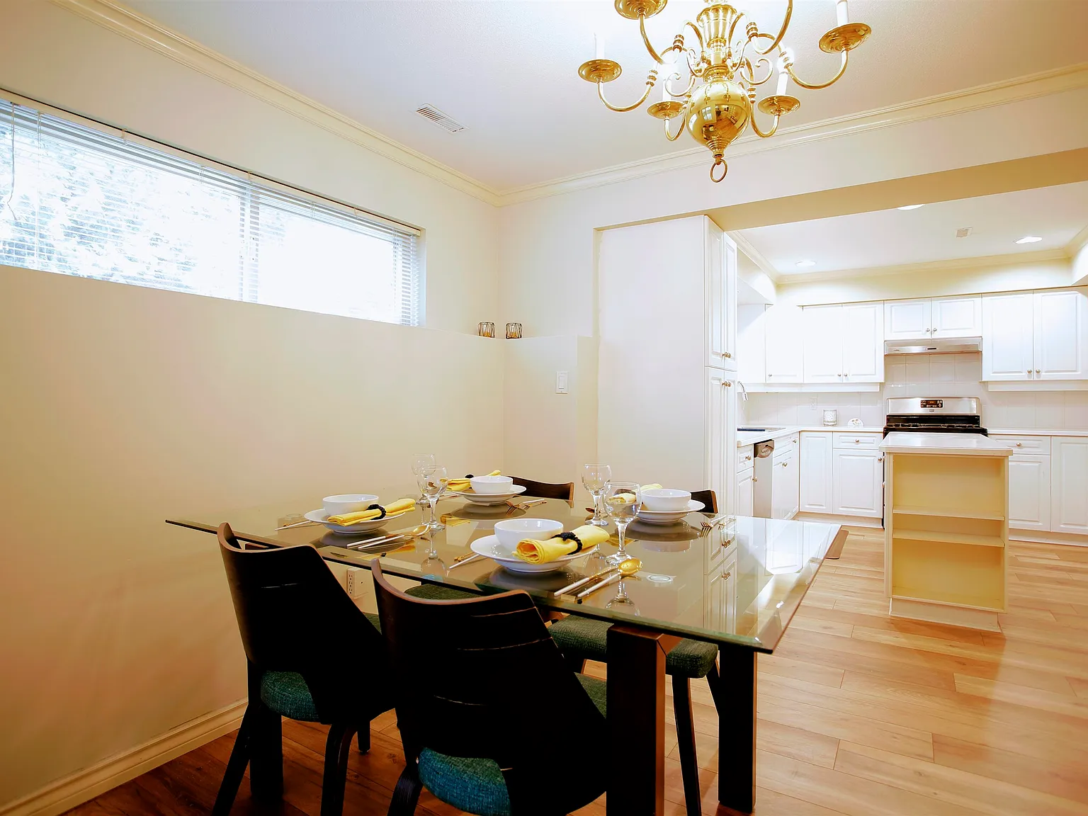 2 bed, 1400 sqft, $2,050 — Photo 4