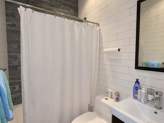 4th image of 1134 Jefferson Ave #2