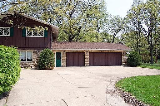 3rd image of 8320 W 127th St