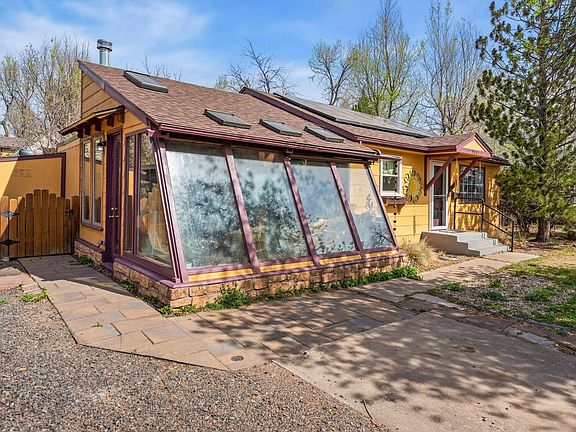 3rd image of 924 Sycamore St