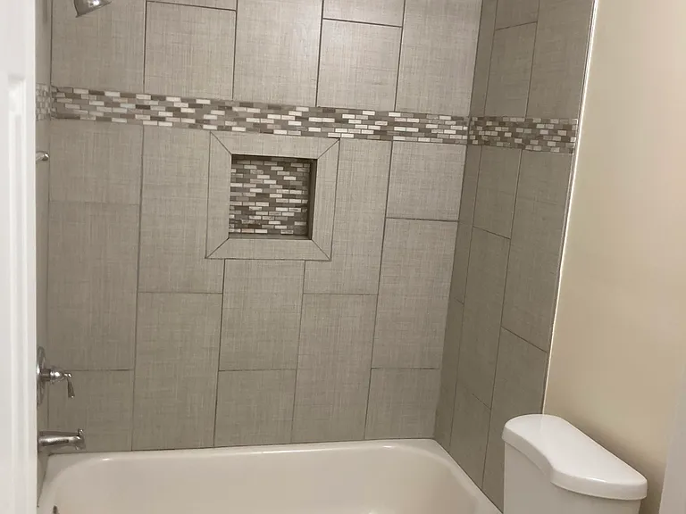 Upstairs full bathroom