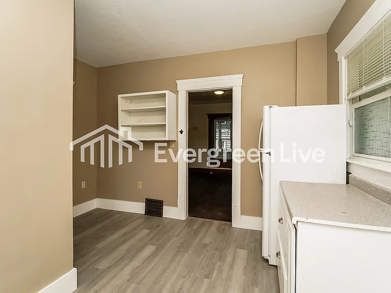 1373 Sprague St — Photo 6