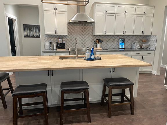 4th image of 9285 Castlewood Dr SE