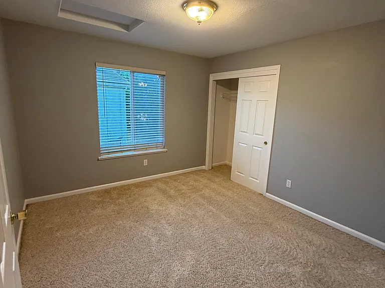 6483 Crestview Cir — Photo 17
