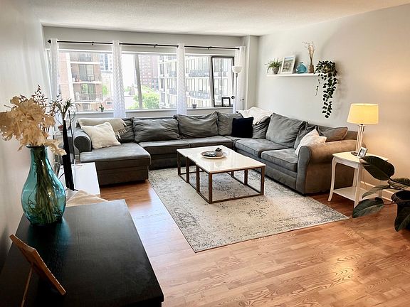 2nd image of 1415 N Dearborn St APT 8B