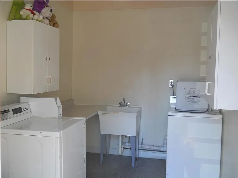 1309 E 10th St #2 — Photo 26
