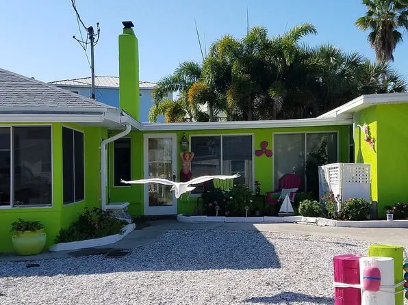 427 137th Avenue Cir, Madeira Beach, FL 33708