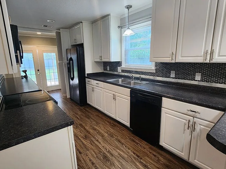 803 Madison Dr — Photo 8