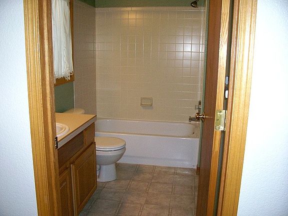 5th image of 8401 Calumet Way
