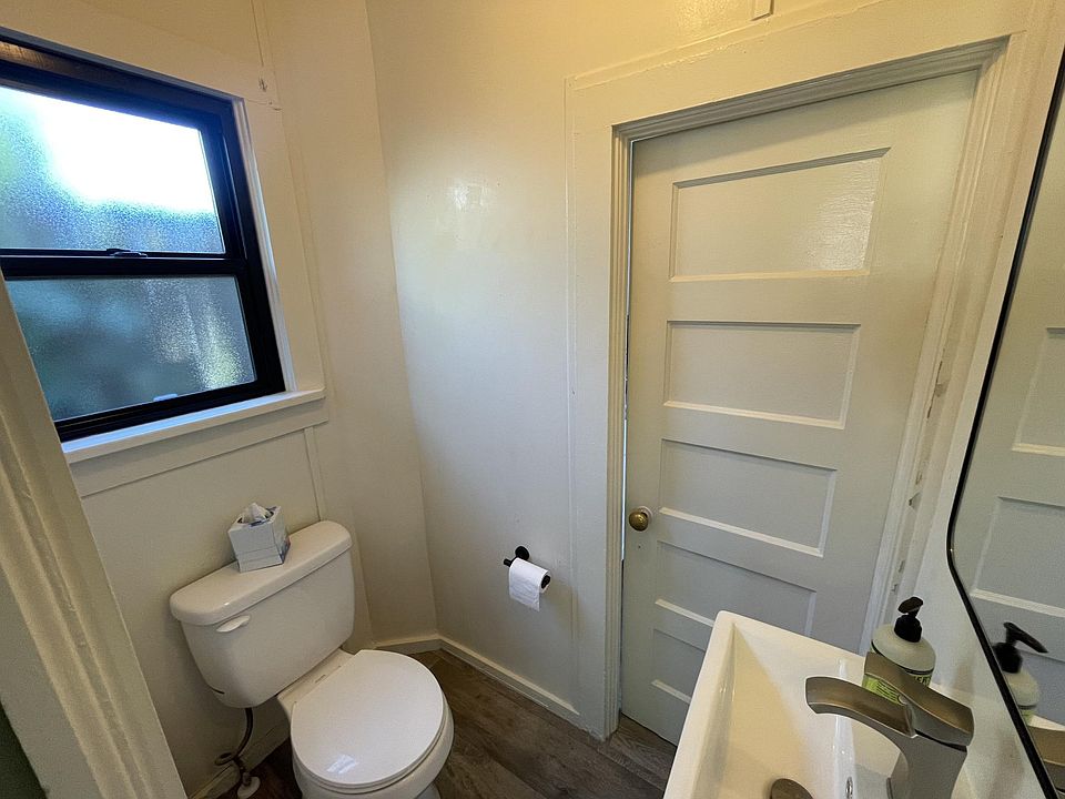 1st image of 2417 & 2417-1/2 W Ellis Ave