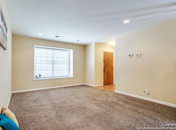4th image of 7723 Pinebrook Dr