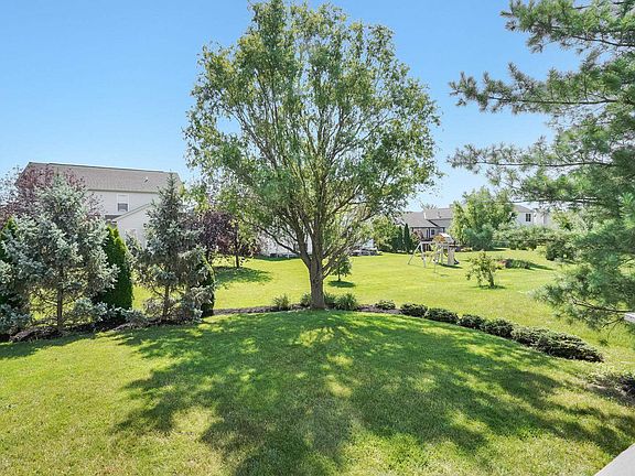 5th image of 2082 Shetland St