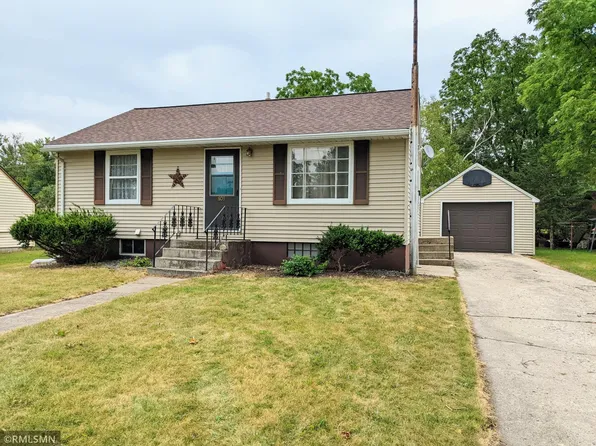 609 S 8th St, Olivia, MN 56277