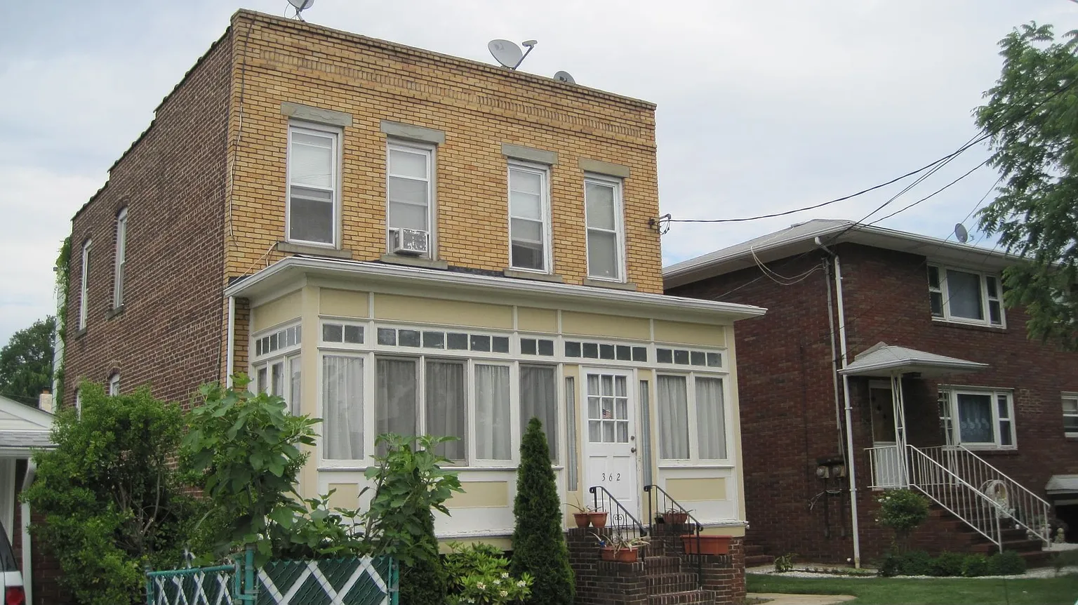 362 Miltonia St photo 1