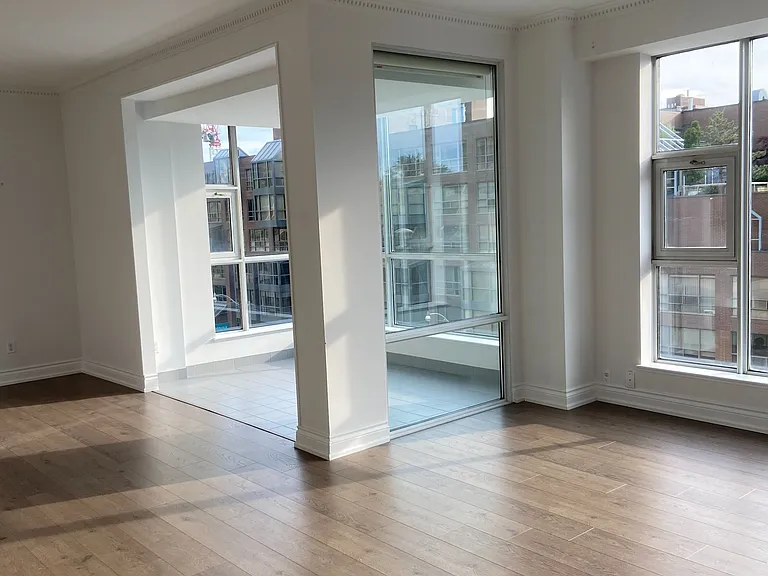77 Avenue Rd #401 — Photo 3