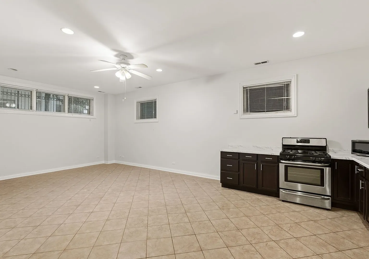 2 bed, 1400 sqft, $2,200 — Photo 2
