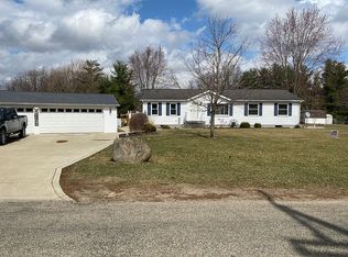 1230 E Hastings Lake Rd, Jonesville, MI 49250
