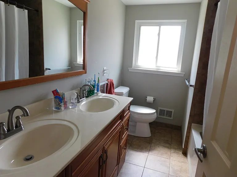 2208 Niagara Dr — Photo 9