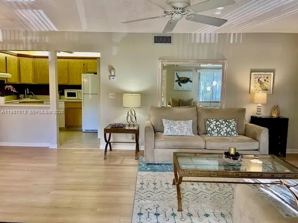 442 Pine Glen Ln APT D-2, Greenacres, FL 33463