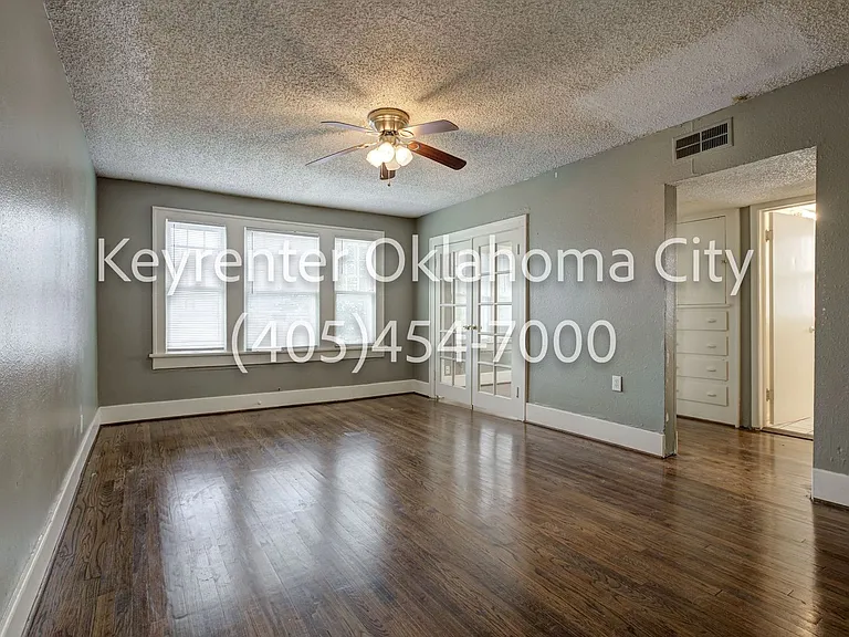 1700 N Robinson Ave — Photo 11