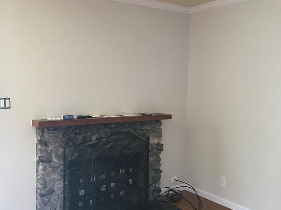 4th image of 827 Miller Ave