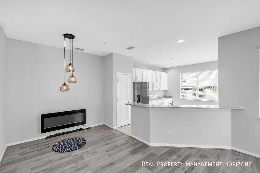 Beautiful 3-Bedroom Home in Prime Sarasota Location Spacious, Updated & Move-In Ready! — Photo 4