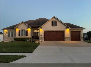 2512 NE Crestview St, Blue Springs, MO 64029