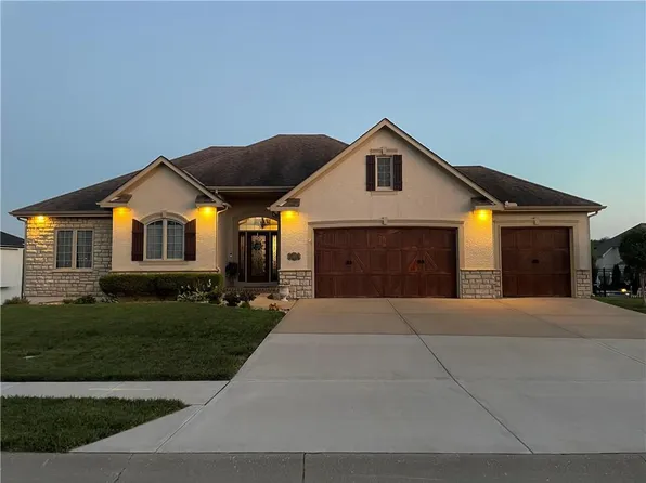 2512 NE Crestview St, Blue Springs, MO 64029