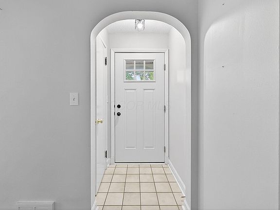 3rd image of 136 Parkview Ave