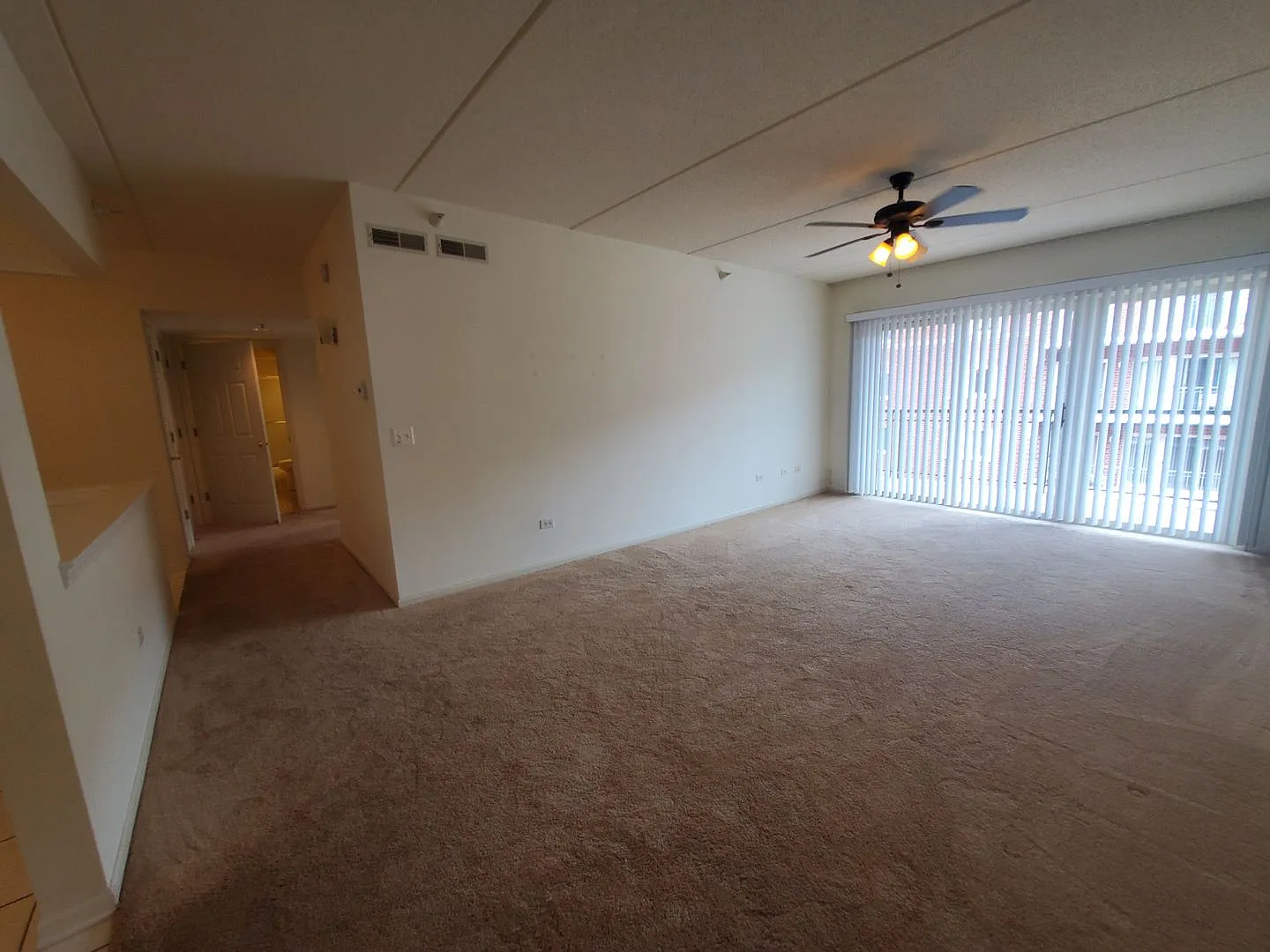 Stunning 2 Bedroom in Skokie — Photo 3