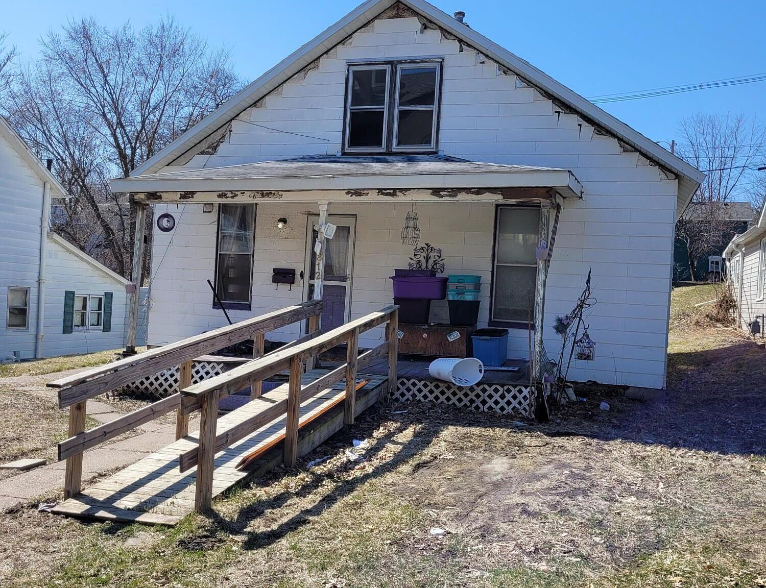 812 Pine St, Muscatine, IA 52761 Zillow