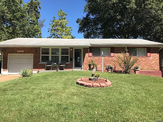 1st image of 2419 Castle Dr