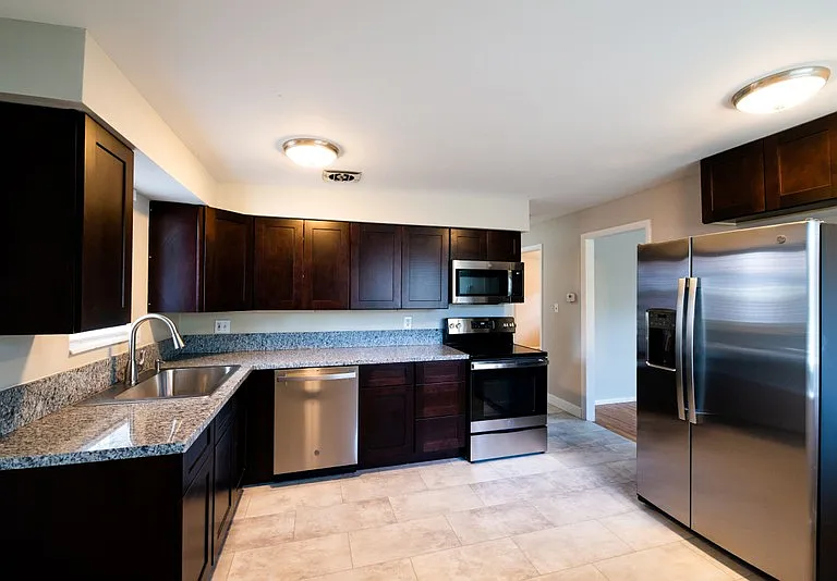 1179 E Blaine Ave #1 — Photo 2