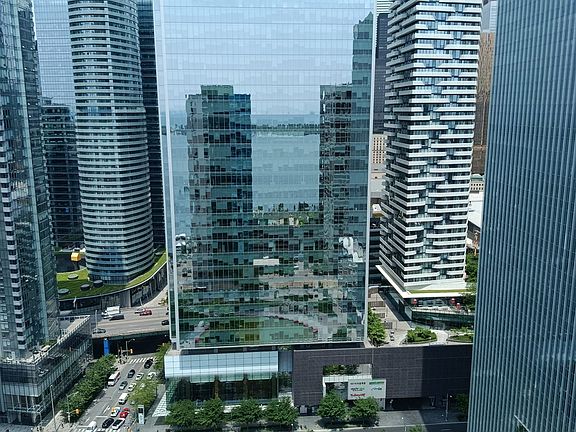 4th image of 77 Harbour Sq #3702