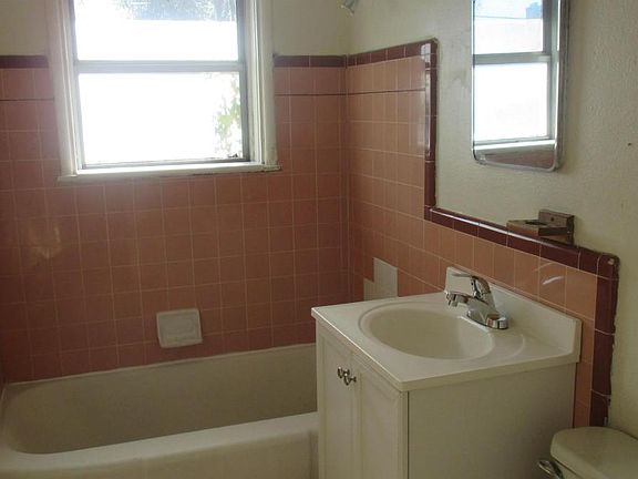 4th image of 675 Holbrook Dr #675