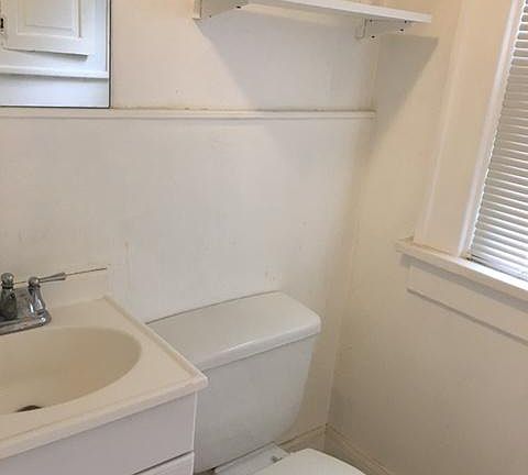 5th image of 824 Park St