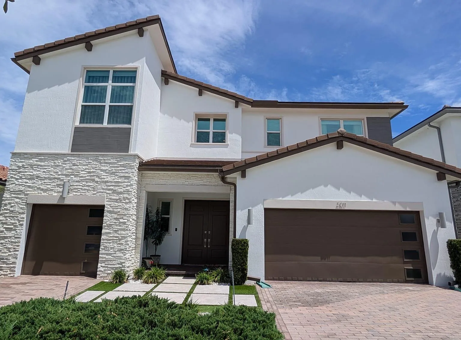 4 bed, 4.5 bath, 3700 sqft, $7,200 — Photo 1