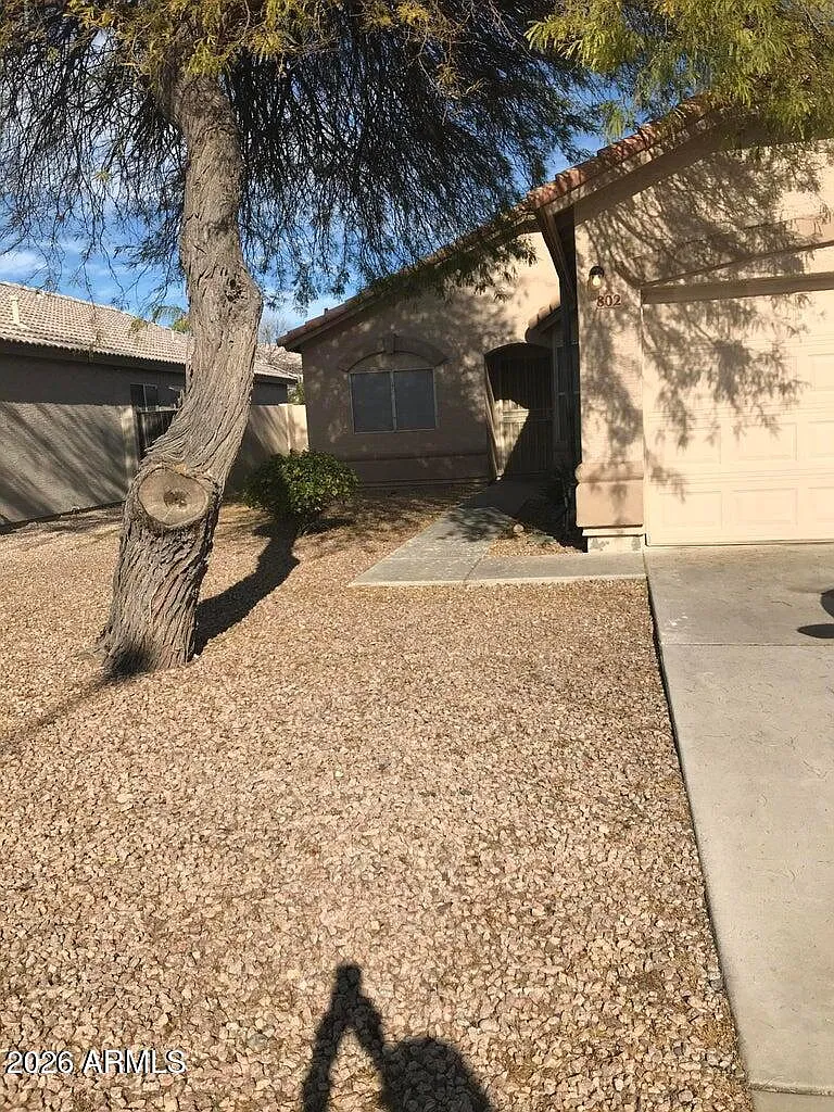 3 bed, 2.0 bath, 1102 sqft, $2,000 — Photo 2
