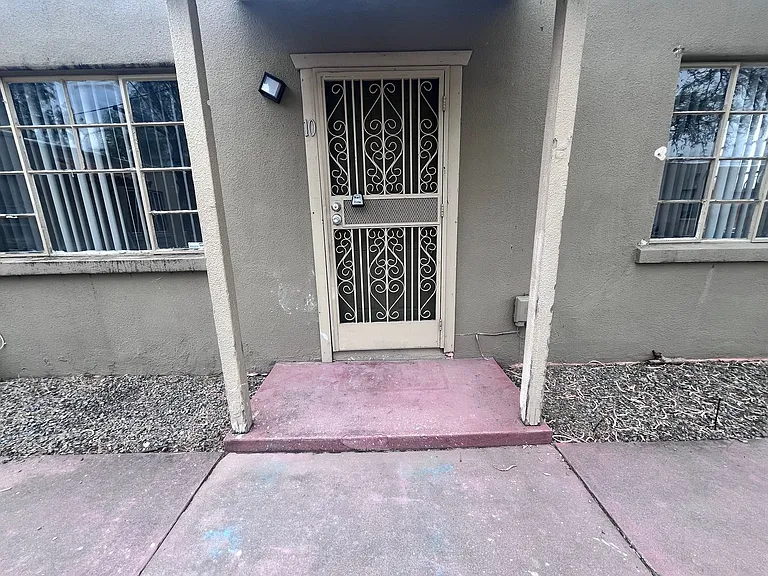 2620 N Stone Ave — Photo 14
