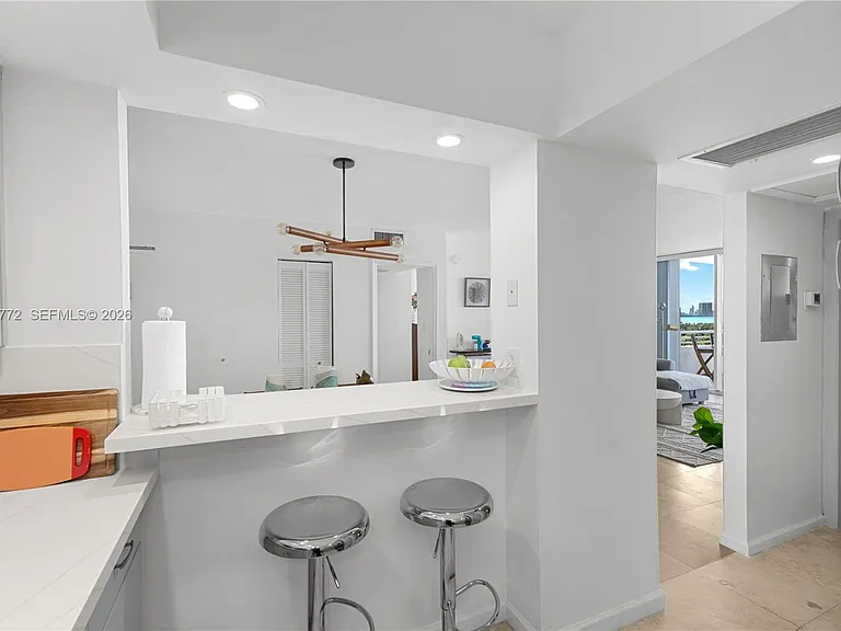 5600 Collins Ave #14R — Photo 14